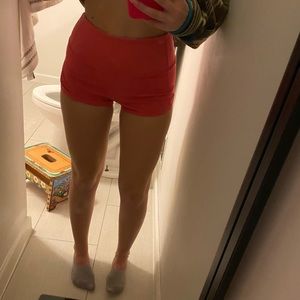 Lululemon speed up shorts 2.5 in lipgloss color size 2